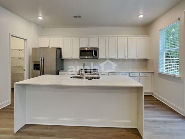 Foto del edificio - 920 Carnelian Ln