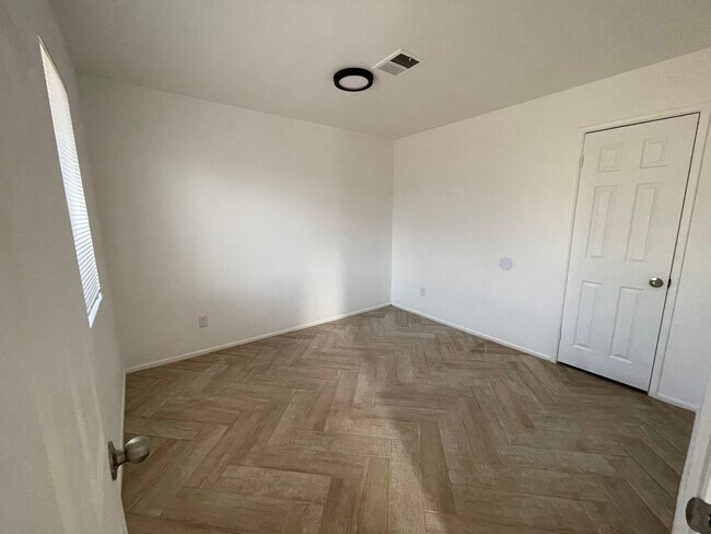 Foto del edificio - 1567 W Peoria Ave