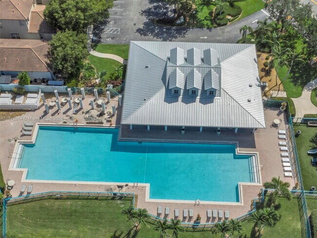 Foto del edificio - 3920 NE 13th Dr