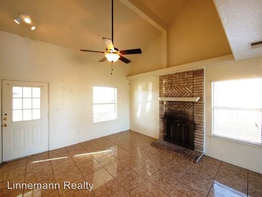 Building Photo - 3703 Winchester Dr