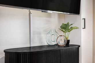 Building Photo - 37 Gold Ave NW