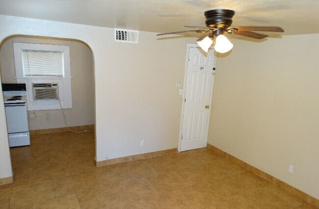 Building Photo - Pine Lake Apartments Building 12