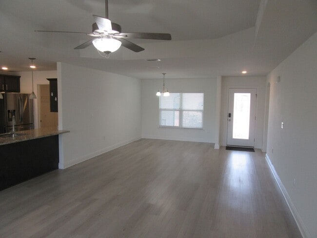 Building Photo - 3836 Redbud Wy