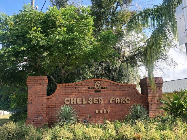 Foto del edificio - CUTE STARTER HOME with SINGLE GARAGE IN SOUTHEAST ORLANDO