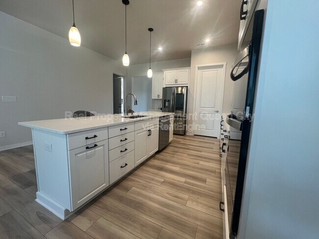 Foto del edificio - 7111 Wayfarer Dr