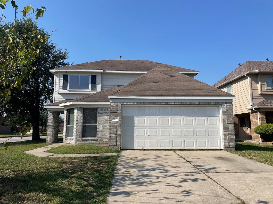 Foto principal - 7303 Foxshadows Ln