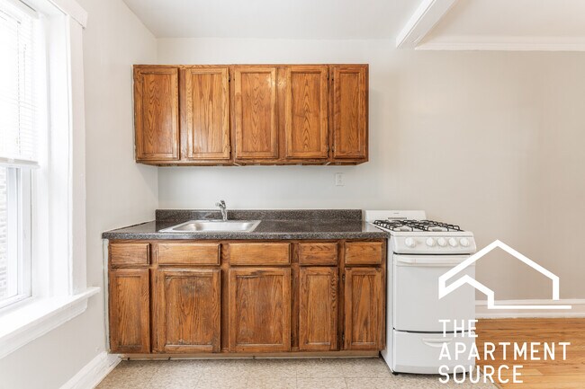 Building Photo - 4824 N Avers Ave