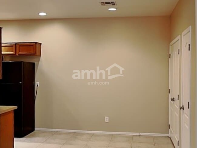 Building Photo - 8940 W Olive Ave