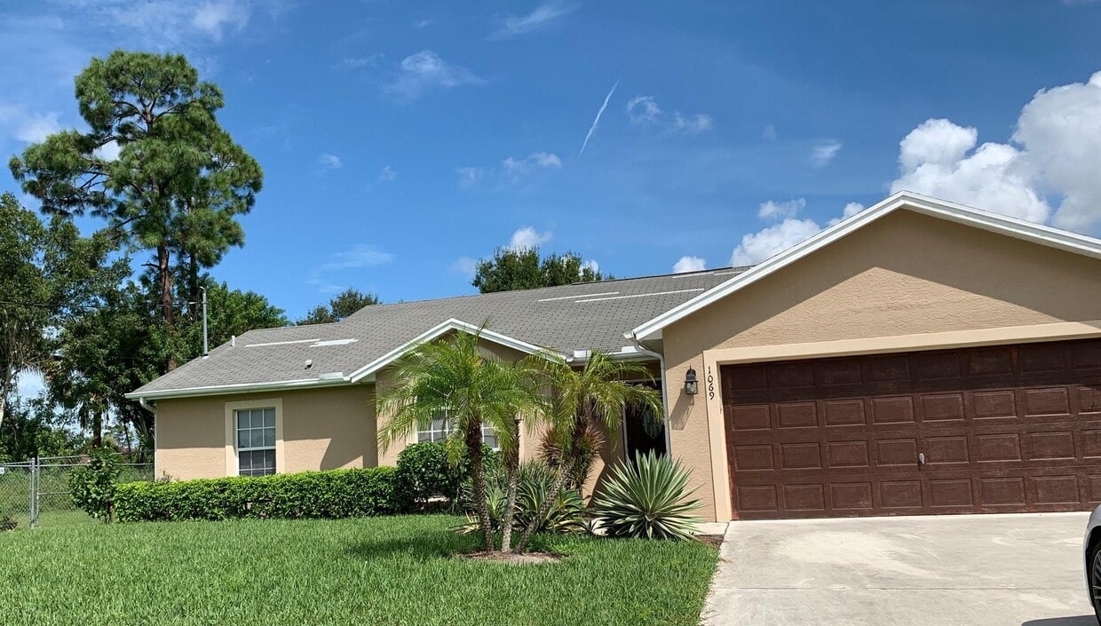 1069 SW Jacqueline Ave, Port Saint Lucie, FL 34953 House for Rent in