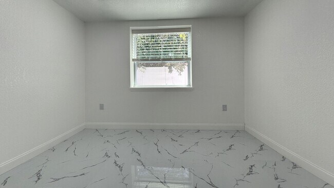 Foto del edificio - 2712 60th Ave N