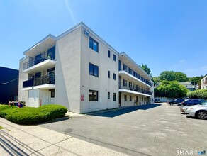 Building Photo - 900 Hope St