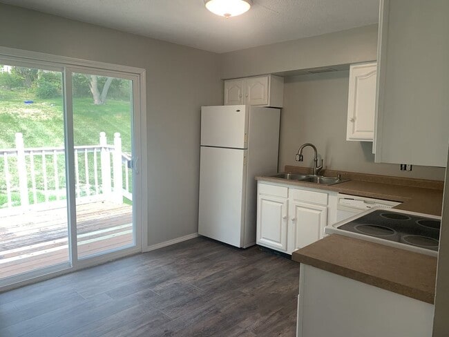 Building Photo - 3016 Woodland Dr SW