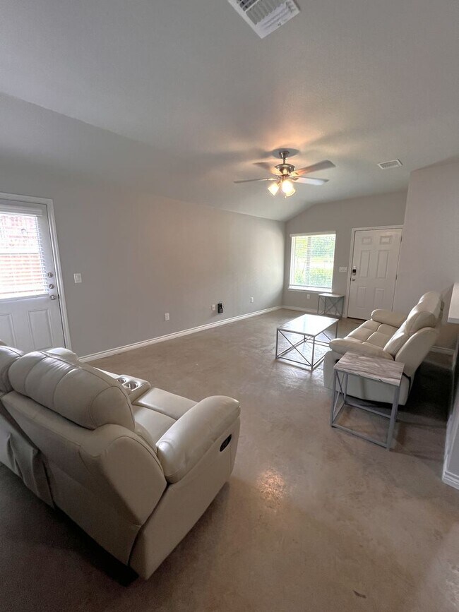 Foto del edificio - 1204 N 8th St