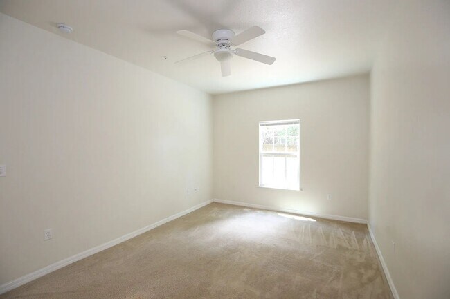 Building Photo - Spacious 2 Bed / 2 Bath Townhome in Eagle ...