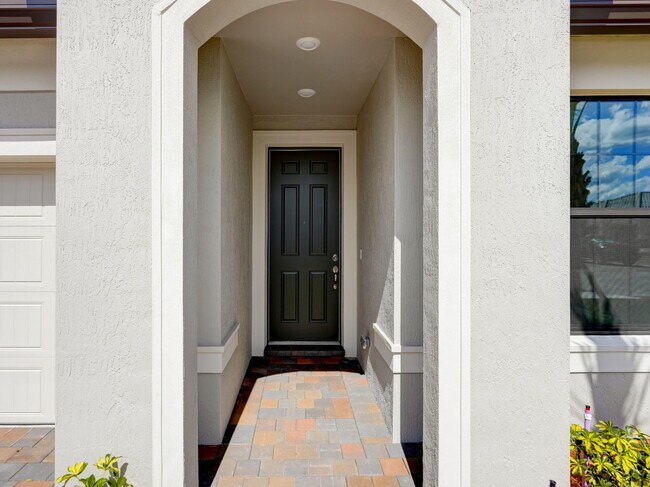 Building Photo - 757 SE Courances Dr