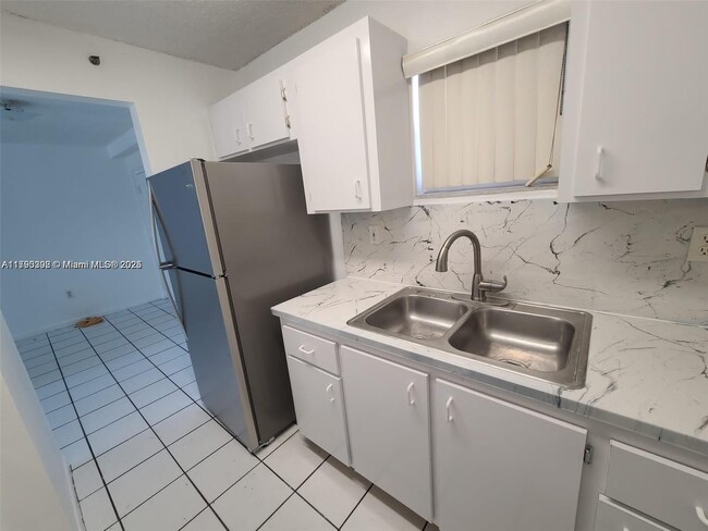 Foto del edificio - 600 NW 32nd Pl