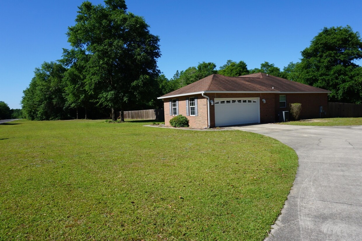 1930 Hidden Springs Dr, Baker, FL 32531 House for Rent in Baker, FL