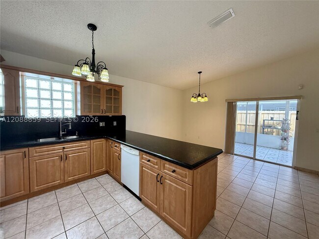 Foto del edificio - 3559 W 71st Terrace