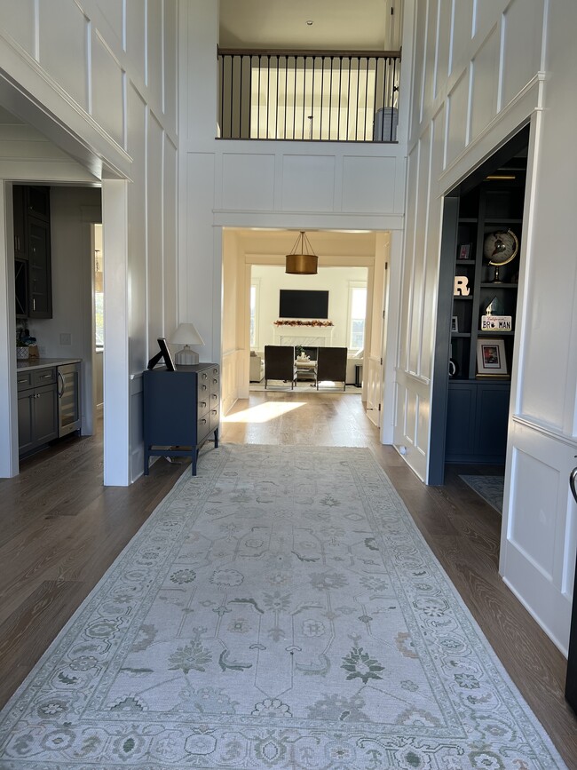 Front entry to living room - 5566 Hardeman Springs Blvd