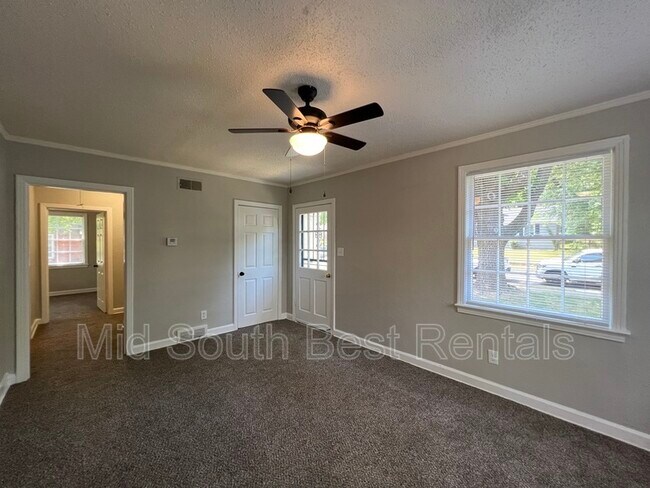 Foto del edificio - 3162 St Charles Dr