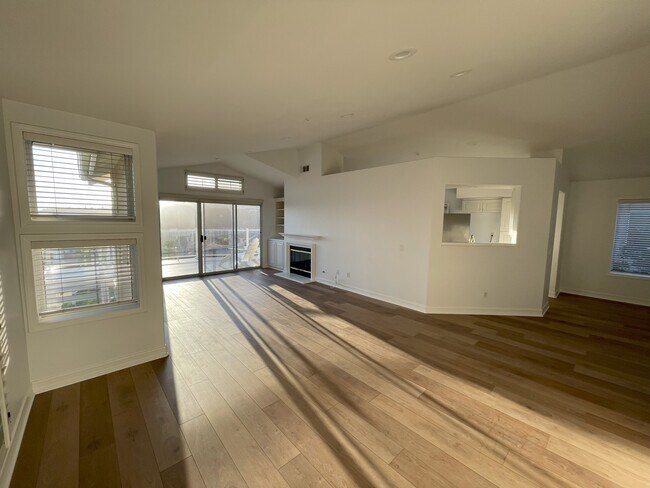 Building Photo - 77 San Raphael