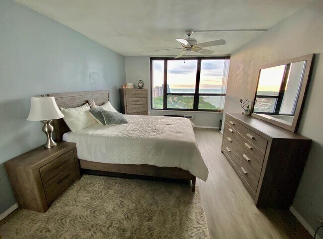 Foto del edificio - 5100 N Marine Dr