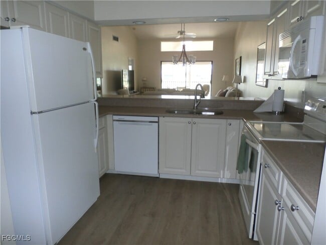 Foto del edificio - 16301 Kelly Woods Dr