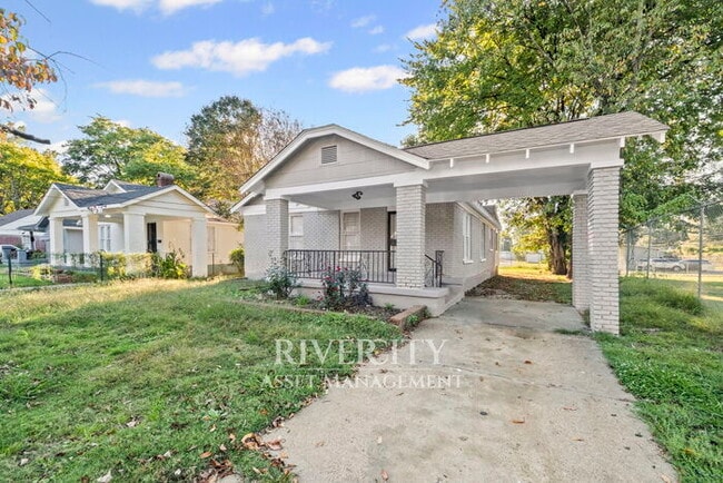 Foto del edificio - Beautifully Renovated 3-Bedroom Home in Me...