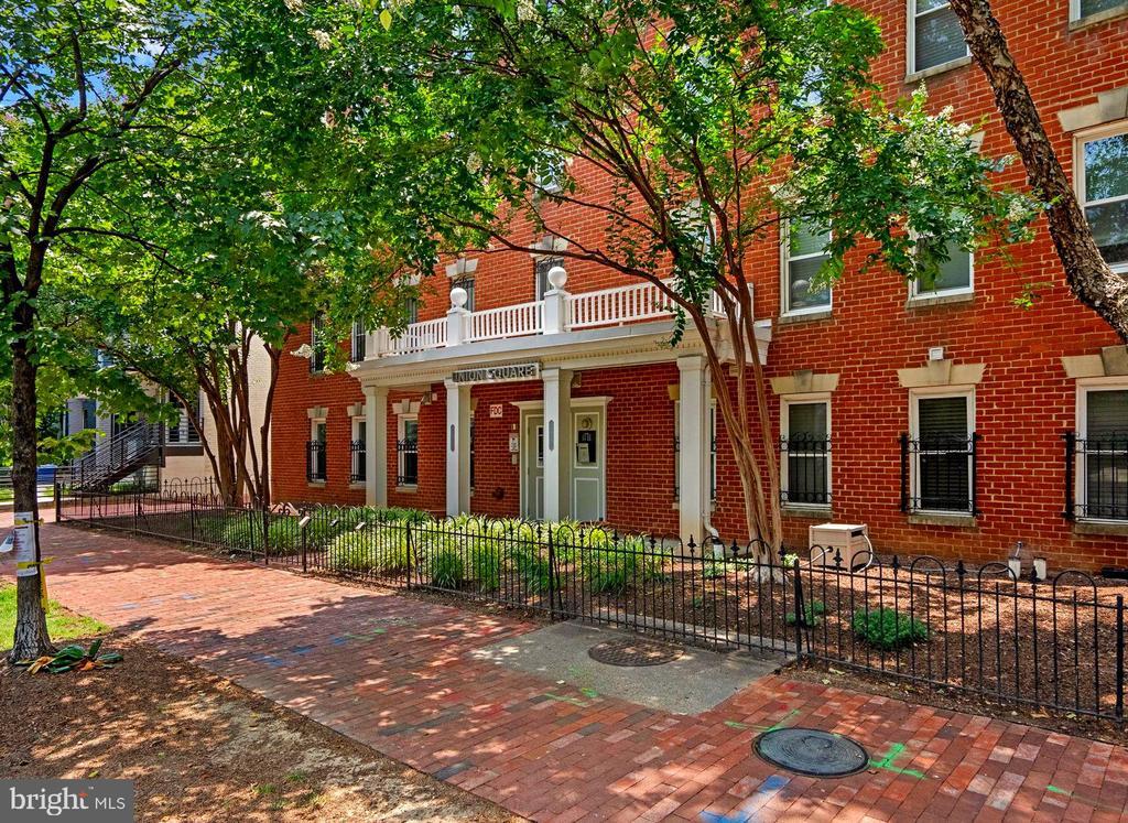 Foto principal - 730 11th St NE