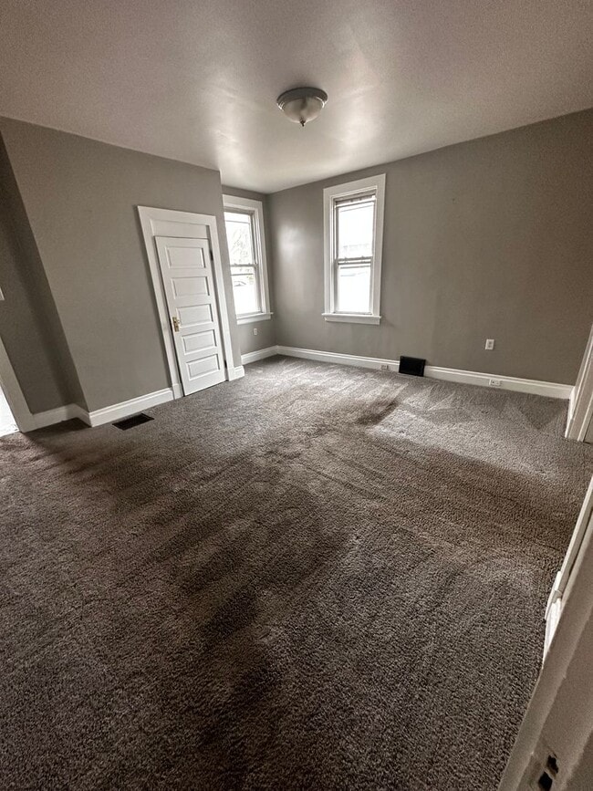 Building Photo - Renovated 2 bedroom/1 bath home for RENT i...
