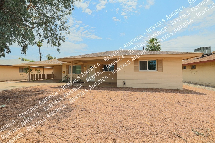 Building Photo - 935 E Wesleyan Dr