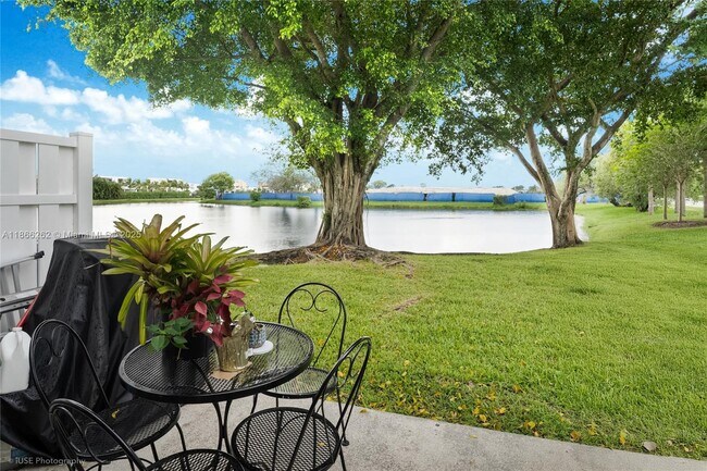 Foto del edificio - 221 Riviera Cir