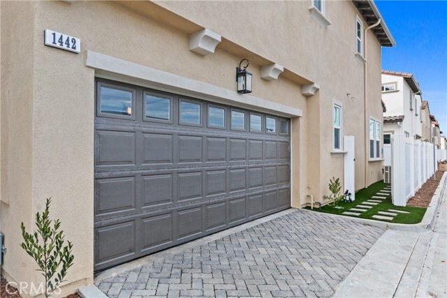 Building Photo - 1442 Plaza del Amo