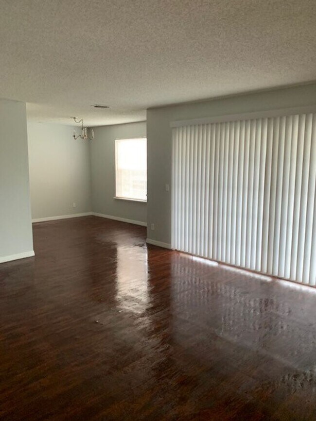Foto del edificio - 2/2 Condo Available Now!