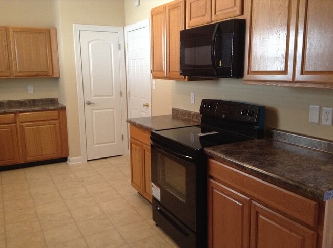 Building Photo - 9828 Rhodes Ln