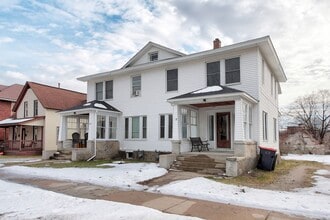 Building Photo - 140-142 E 15th St