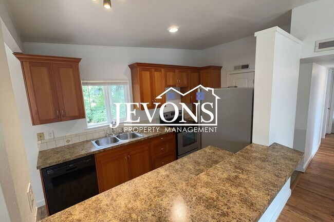 Foto del edificio - 3BR/1BA House in Federal Way -- Available Now
