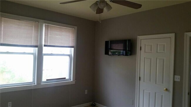 Foto del edificio - 5105 Baccich St