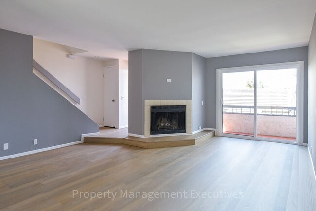 Foto del edificio - Renovated 2 Bedroom, 2.5 Bath Townhome