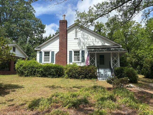 Building Photo - Charming 2 Bedroom 1 Bath House