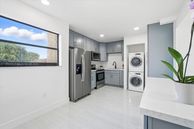 Foto del edificio - 9907 NW 9th St Cir