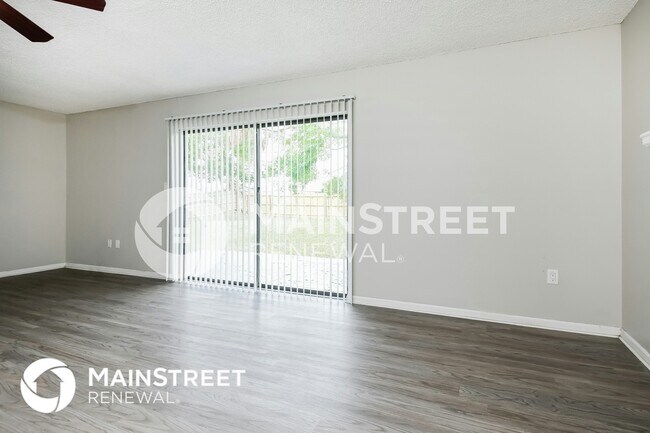 Foto del edificio - 3215 Needles Dr