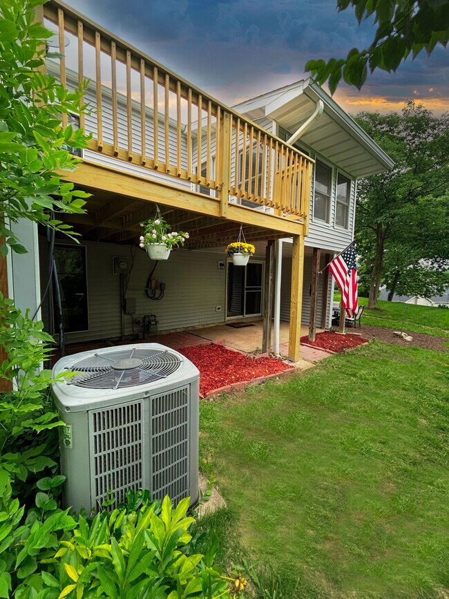 Building Photo - 663 Hiddenwood Ct