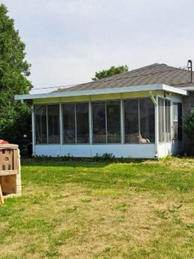 Foto del edificio - Country Home in Wes-Del School District