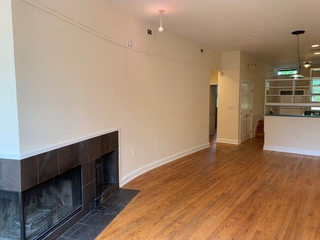 Building Photo - 757 10th St SE