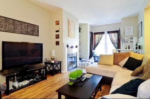Foto principal - 1323 W George St