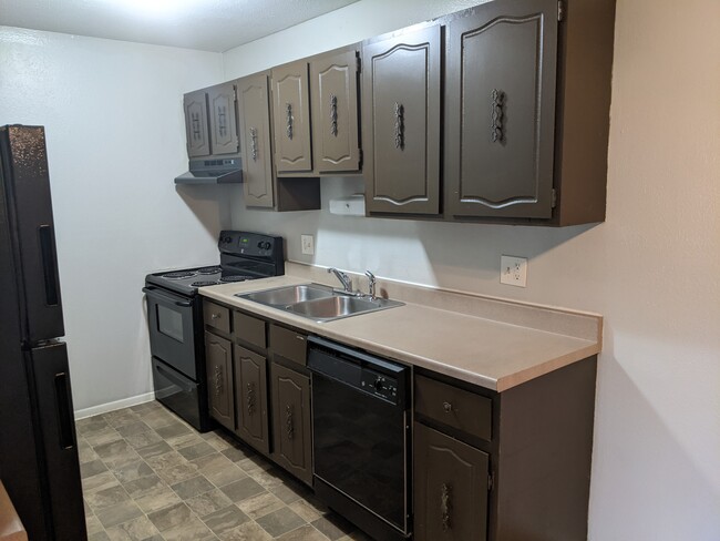 One Bedroom - Kitchen - Hunters Ridge Toledo