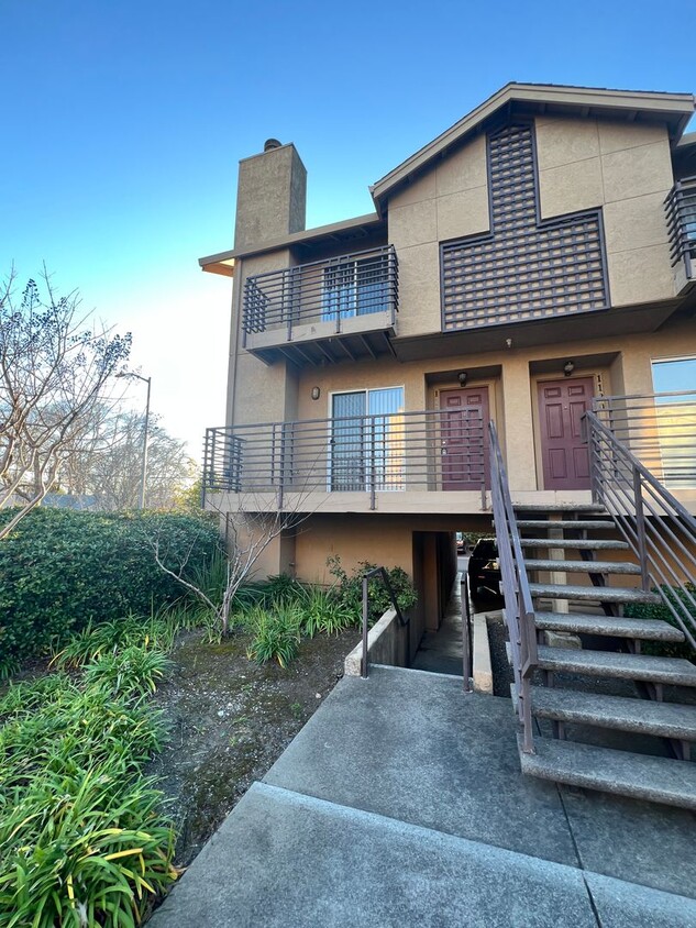 Foto principal - CENTRALLY LOCATED NAPA TOWNHOME