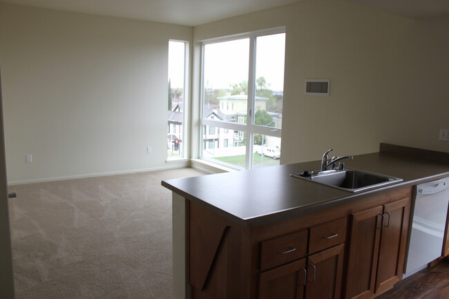 Building Photo - La Valentina Apartments