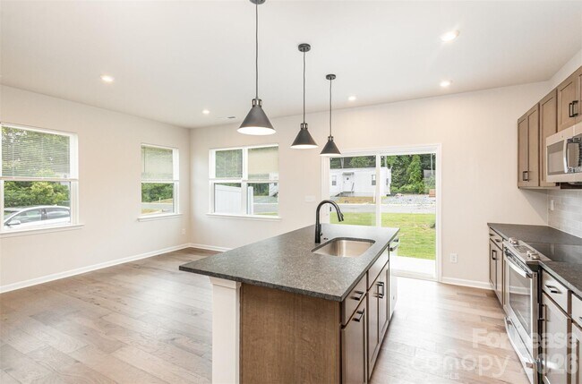 Foto del edificio - 3103 Hutton Gdns Ln